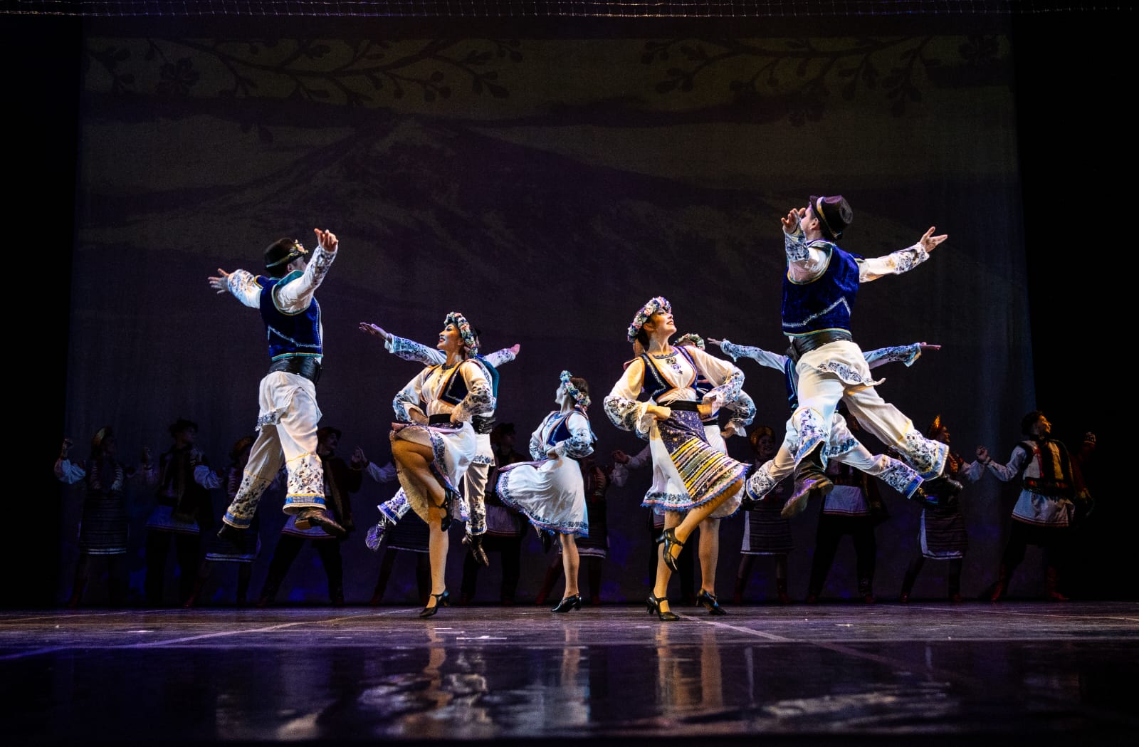 El Ballet Kolomeia celebró sus 40 años
