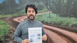 Música litoraleña en Posadas: Juan Martín Caraballo presenta su libro didáctico de guitarra y toca con Cacho Bernal imagen-6