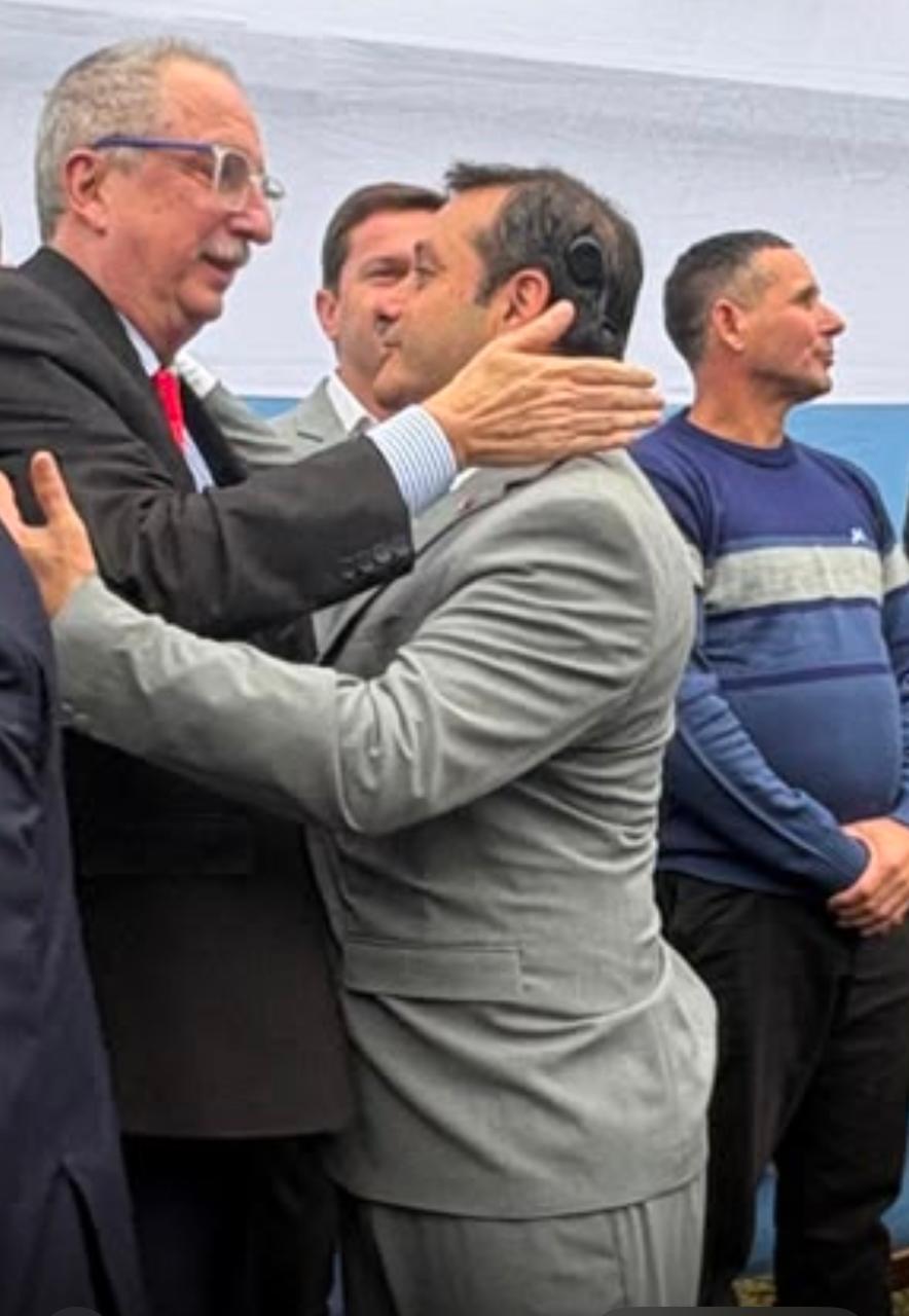 El diputado nacional y ex gobernador de Misiones, Oscar Herrera Ahuad, en el palco junto a Hugo Passalacqua. 