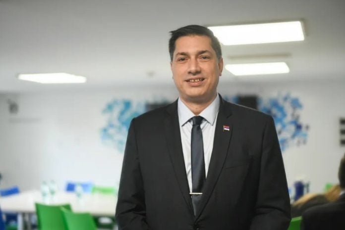 Recaman renunció