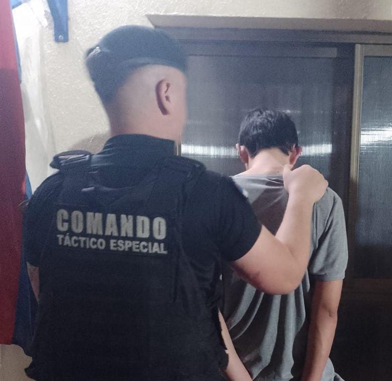 Recuperaron un utilitario antes de que el dueño advirtiera el robo: arrestaron a uno de los delincuentes y buscan a sus cómplices - Mision