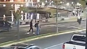 Video | Así fue el momento en que un motociclista atropelló y causó la muerte de un soldado en la Costanera de Posadas imagen-6