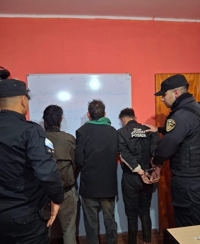 detenidos en operativo policial.jppg