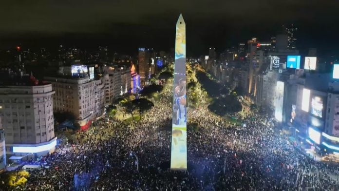 festejos en el Obelisco por el subcampeonato de la Selección (3)