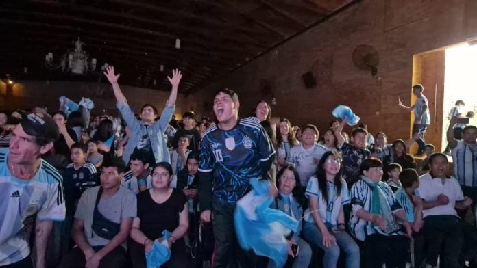 festejos mundial en Alem (4) Argentina en la final