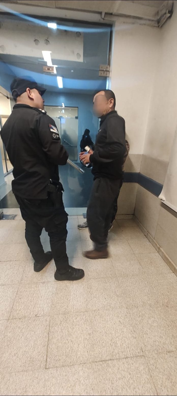 hombre herido en el hospital
