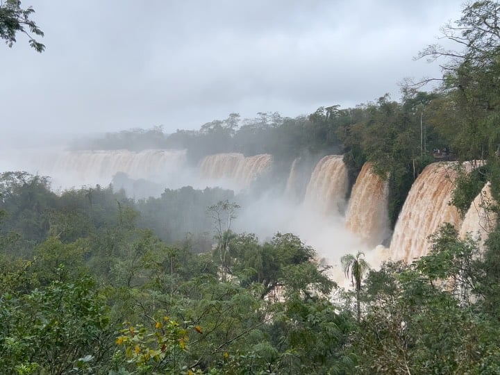 Video | Las espectaculares imágenes de las Cataratas del Iguazú con un caudal cercano a los 8 millones de litros por segundo