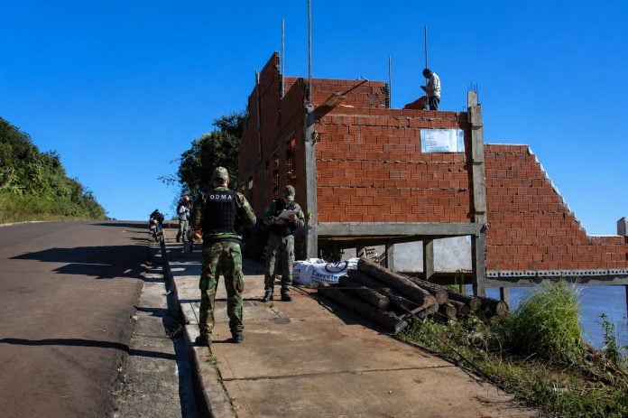 obra sobre la costa del Paraná en Candelaria