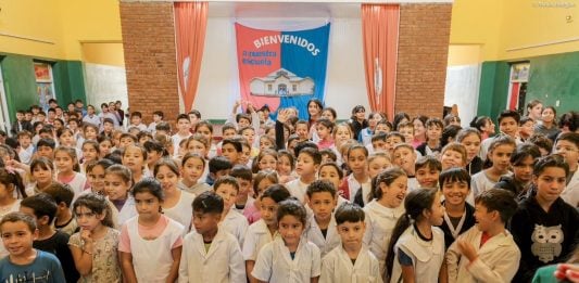 El Gobierno de Misiones acompaña el regreso a clases con inversión en infraestructura escolar y programas de apoyo a las familias