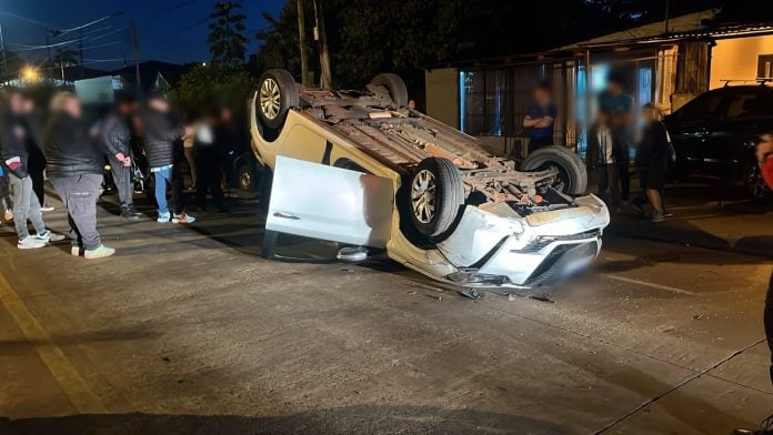 volvó un auto en Posadas volcó tras chocar contra un vehículo estacionado en Posadas
