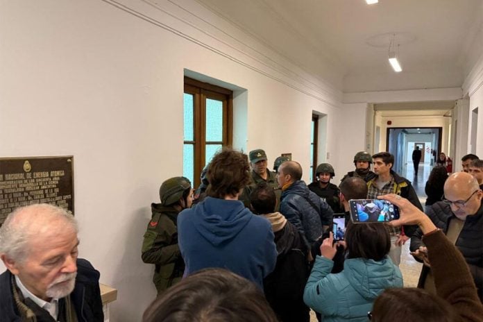 web_despidos-en-Comisión-Nacional-de-Energía-Atómica-1024x683